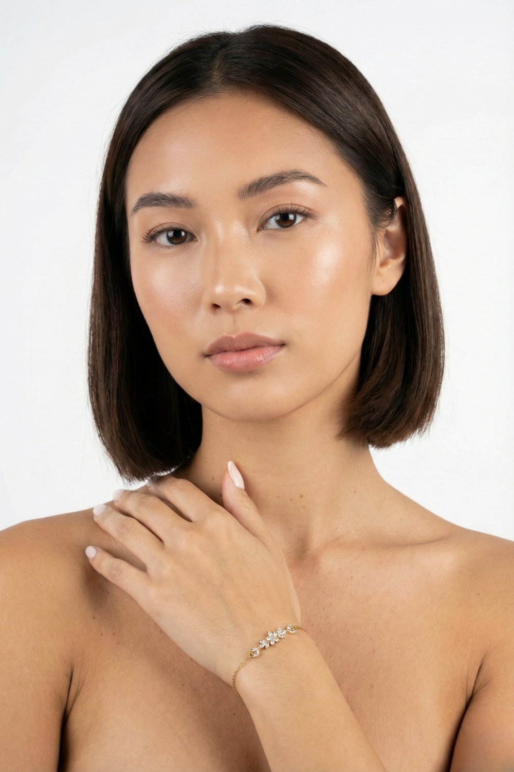 Bracelet Madeleine en acier inoxydable doré avec motif floral en zirconium pour mariée – The Wedding Room