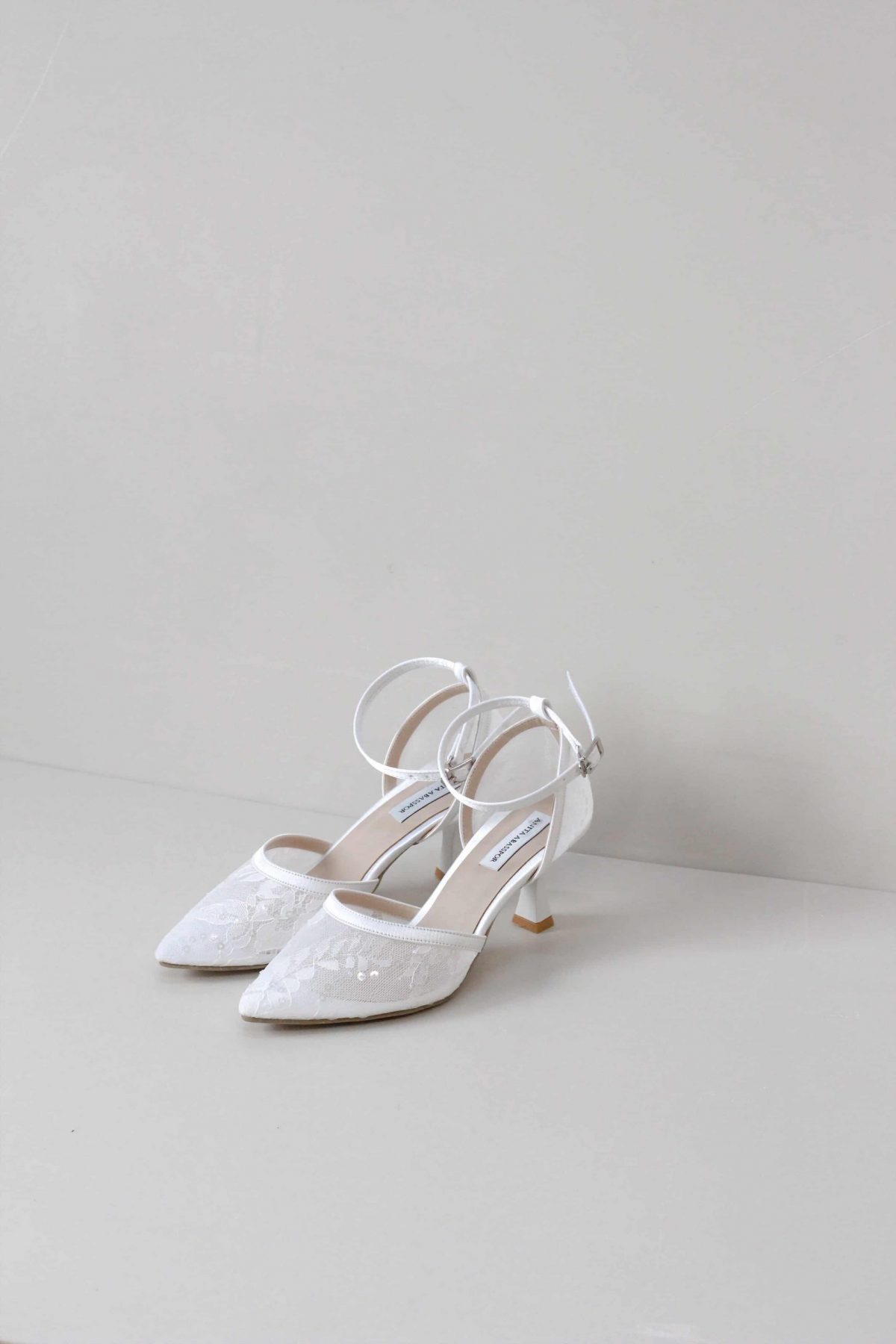 Escarpins FRANCE en dentelle française, chaussures de mariée faites main avec talon élégant – The Wedding Room Paris